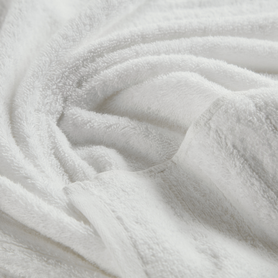 https://www.linenbundle.eu/cdn/shop/products/WHITE-CLASSIC-TOWEL-1_950x.png?v=1661871831